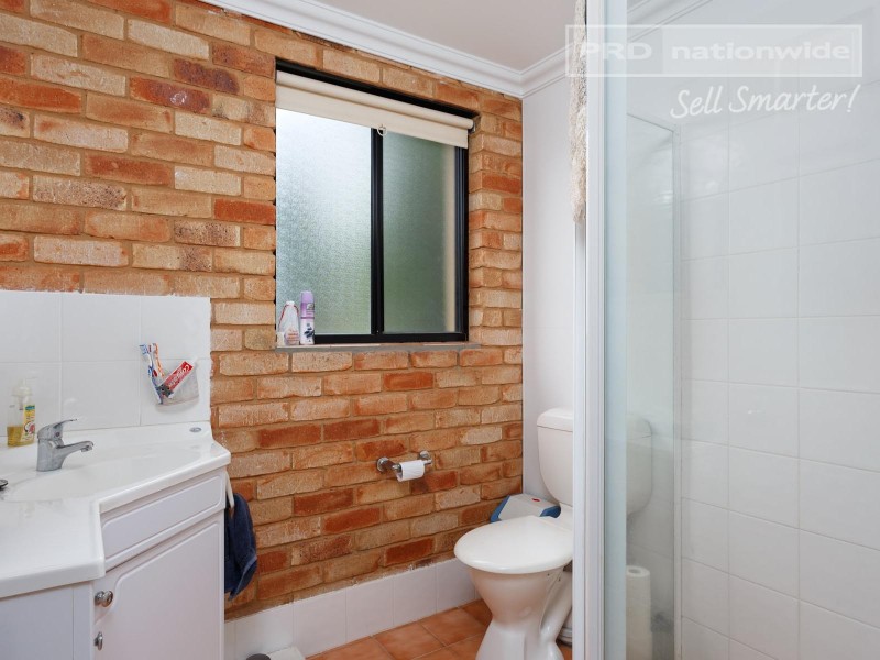 8 Headley Place, Kooringal NSW 2650