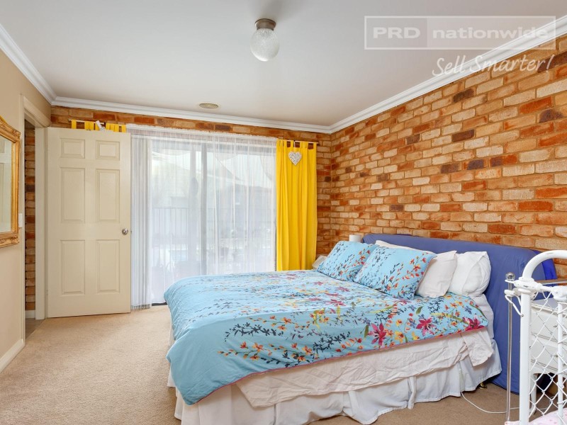 8 Headley Place, Kooringal NSW 2650
