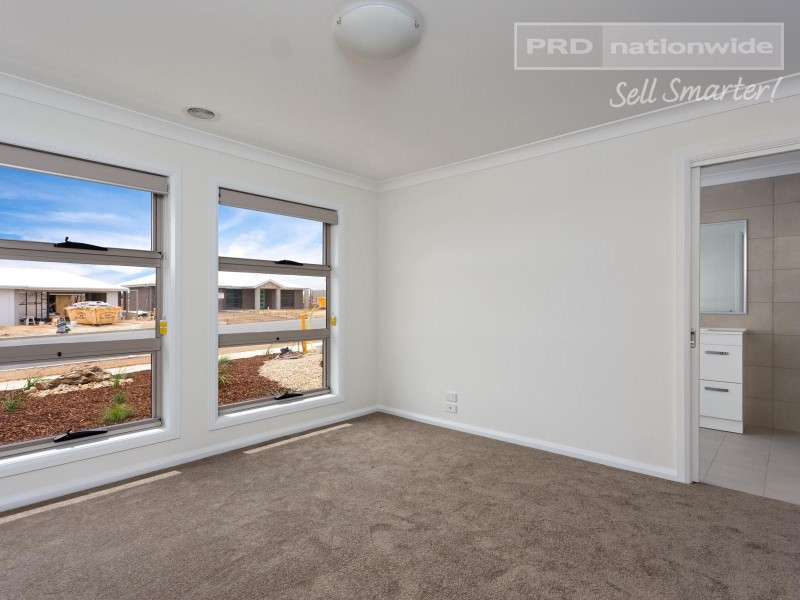 49 Lingiari Drive, Lloyd NSW 2650