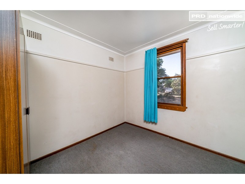 11 Spooner Avenue, Mount Austin NSW 2650