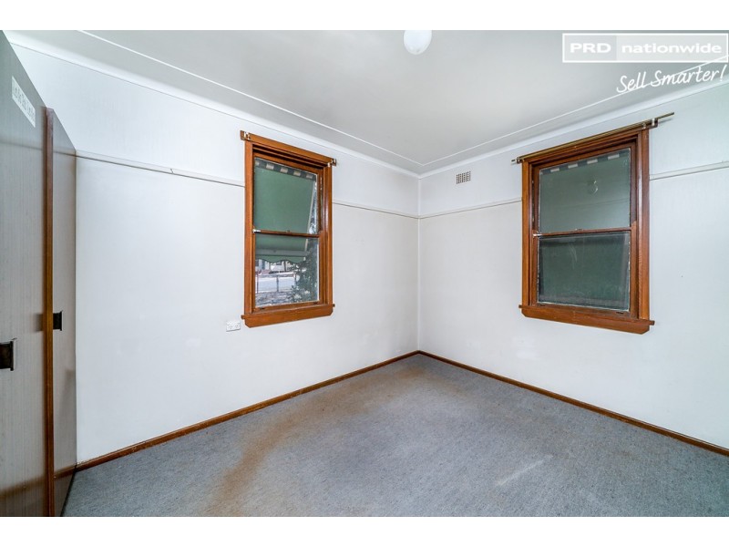 11 Spooner Avenue, Mount Austin NSW 2650