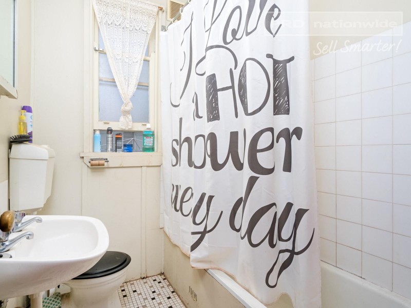 11 Spooner Avenue, Mount Austin NSW 2650