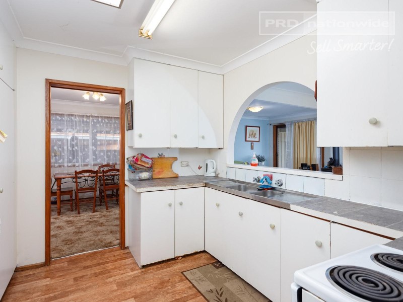 4 Cobb Street, Tolland NSW 2650