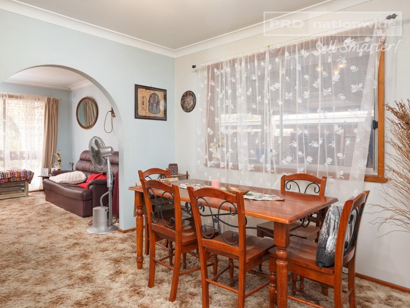 4 Cobb Street, Tolland NSW 2650