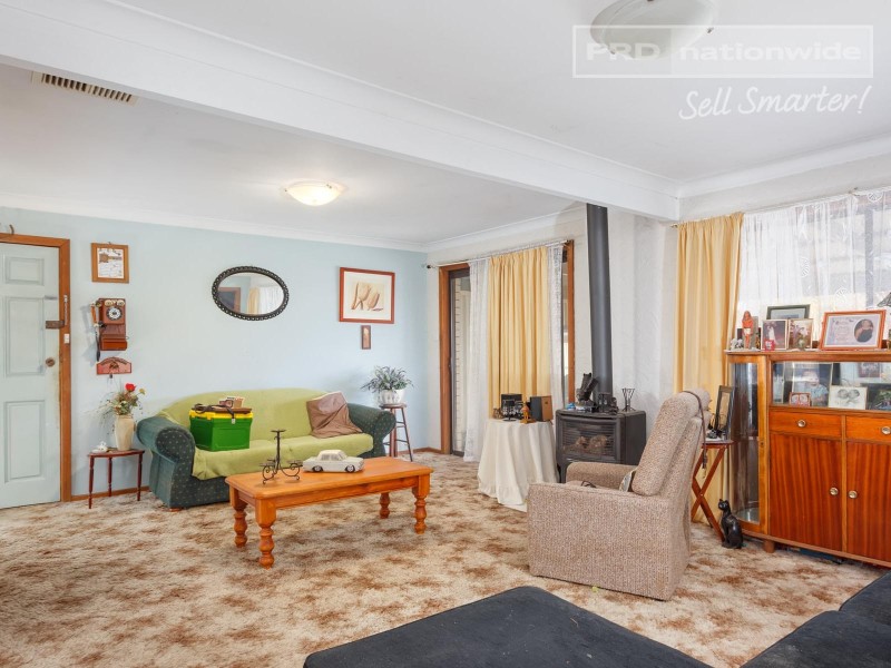 4 Cobb Street, Tolland NSW 2650