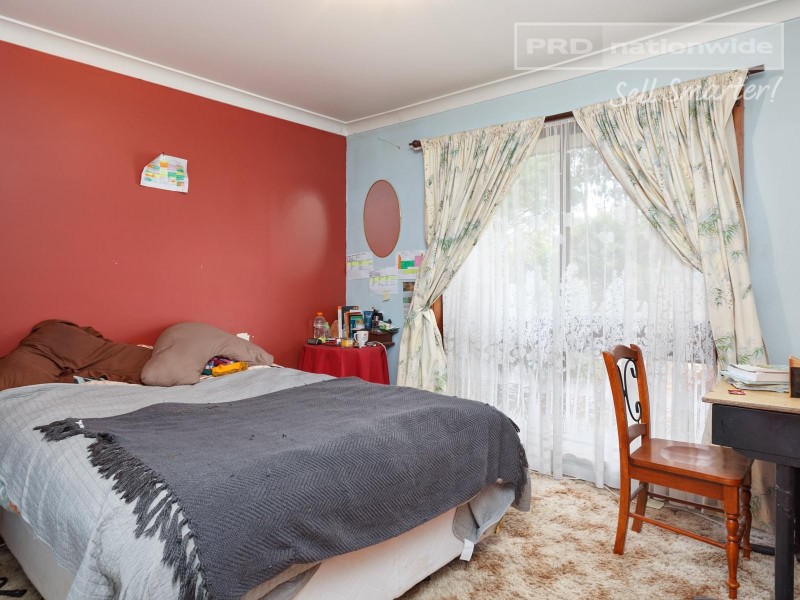 4 Cobb Street, Tolland NSW 2650