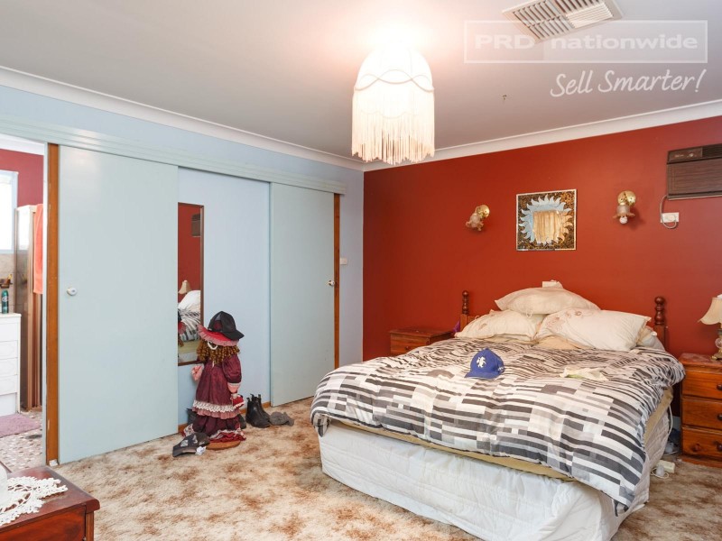 4 Cobb Street, Tolland NSW 2650