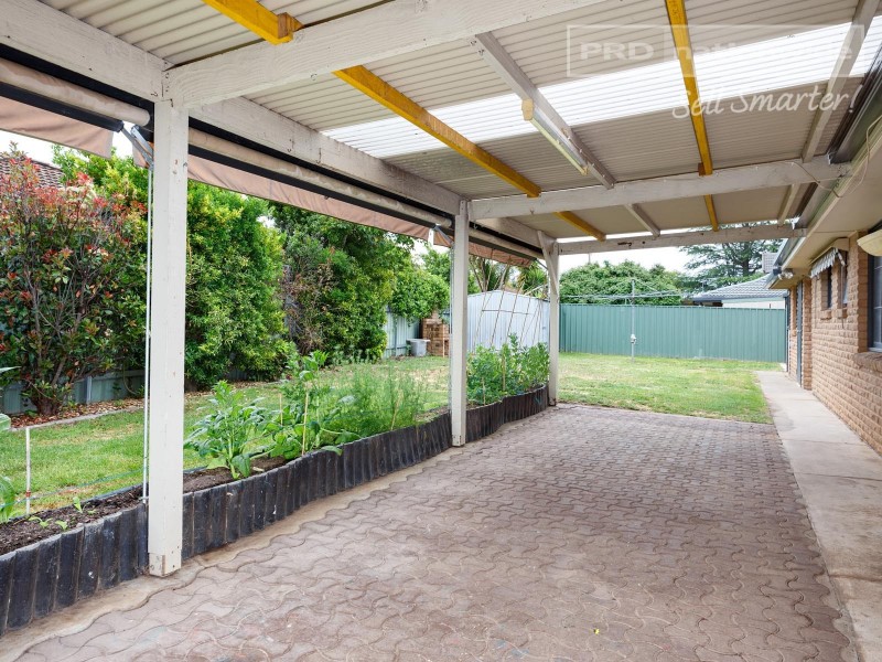 1 Ilex Street, Lake Albert NSW 2650