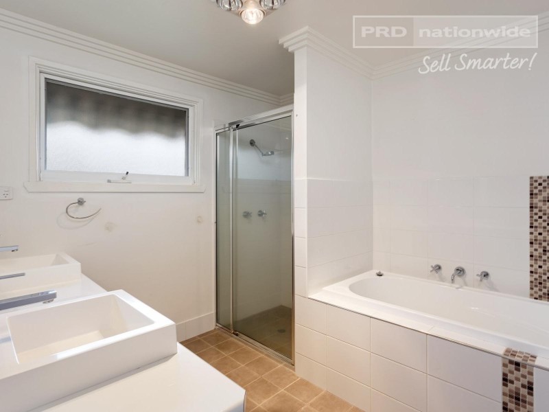 1 Ilex Street, Lake Albert NSW 2650