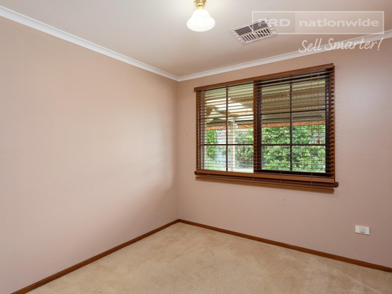 1 Ilex Street, Lake Albert NSW 2650