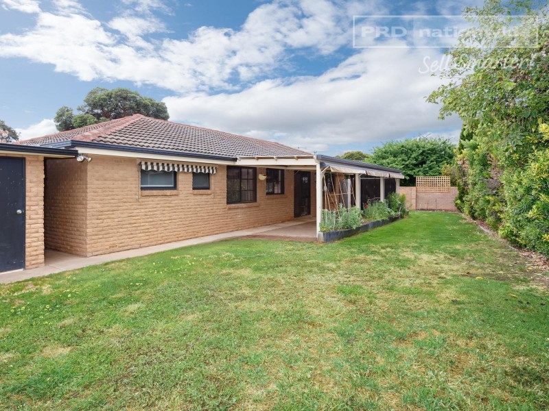 1 Ilex Street, Lake Albert NSW 2650