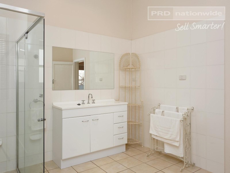 86 Peter Street, Wagga Wagga NSW 2650