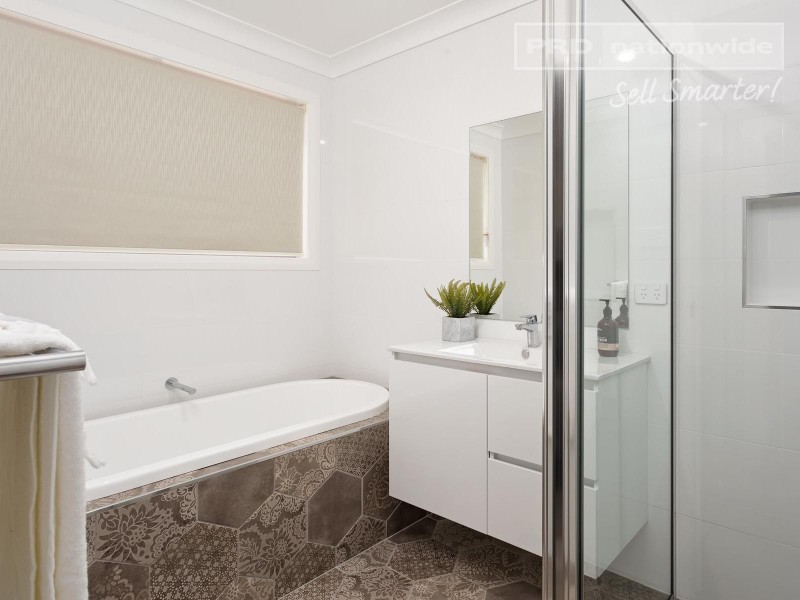 18 Rainbow Drive, Estella NSW 2650