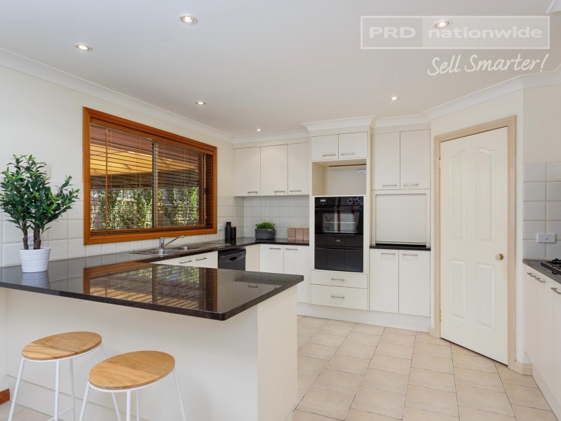 10 Patamba Street, Kooringal NSW 2650