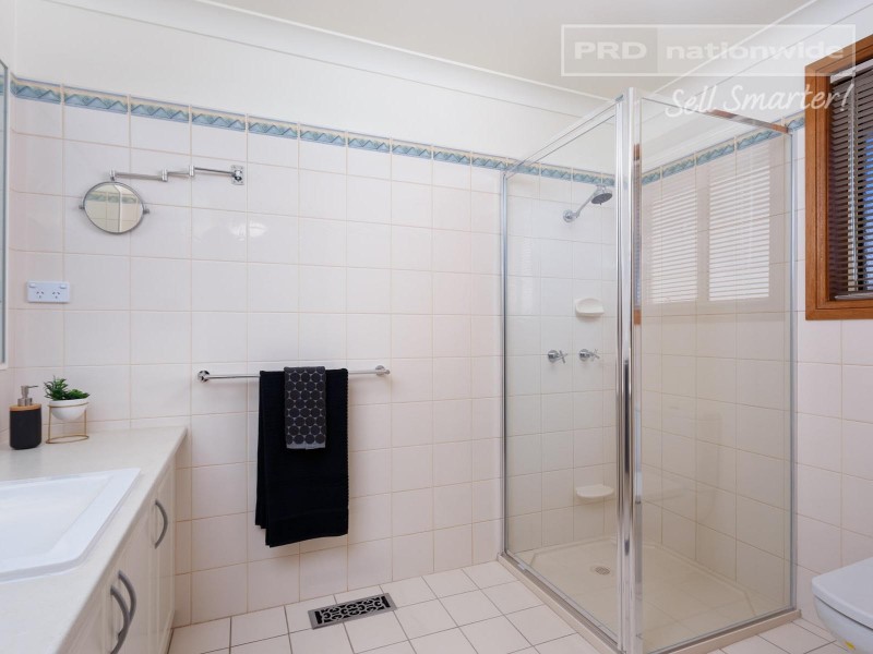 10 Patamba Street, Kooringal NSW 2650