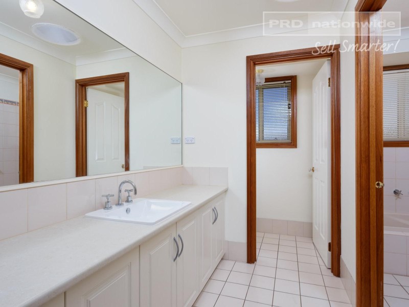 10 Patamba Street, Kooringal NSW 2650