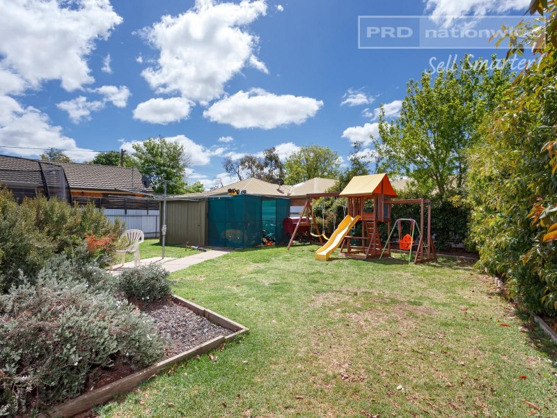 13 Magnolia Parade, Lake Albert NSW 2650