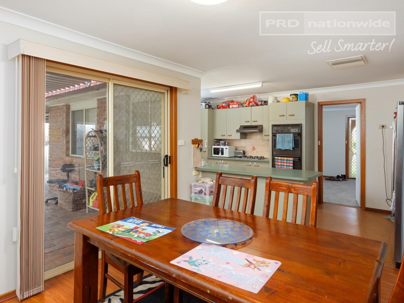 13 Magnolia Parade, Lake Albert NSW 2650
