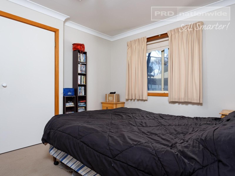13 Magnolia Parade, Lake Albert NSW 2650