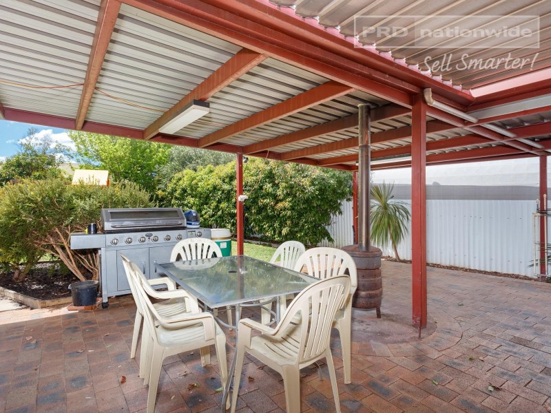 13 Magnolia Parade, Lake Albert NSW 2650