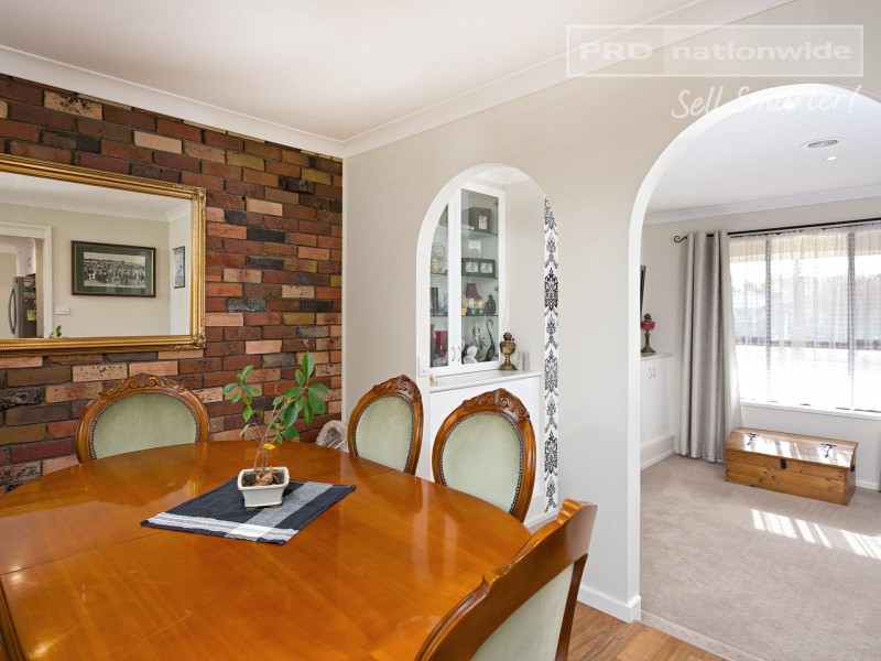 20 Lansdowne Avenue, Lake Albert NSW 2650