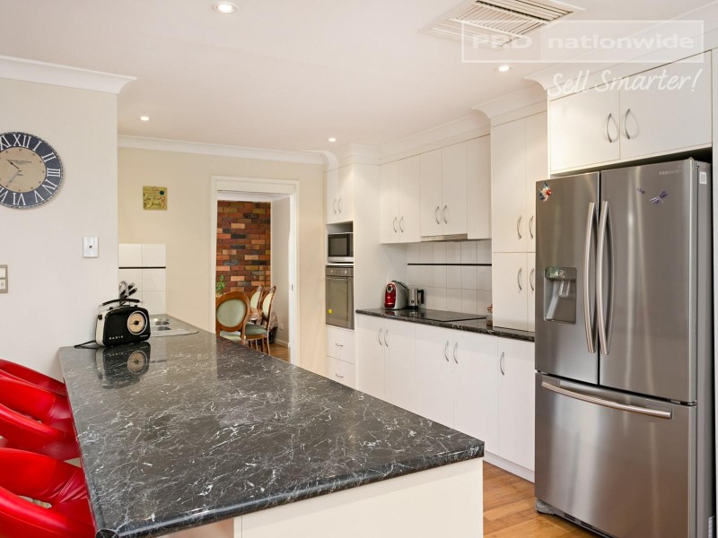 20 Lansdowne Avenue, Lake Albert NSW 2650