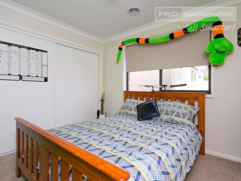 20 Lansdowne Avenue, Lake Albert NSW 2650