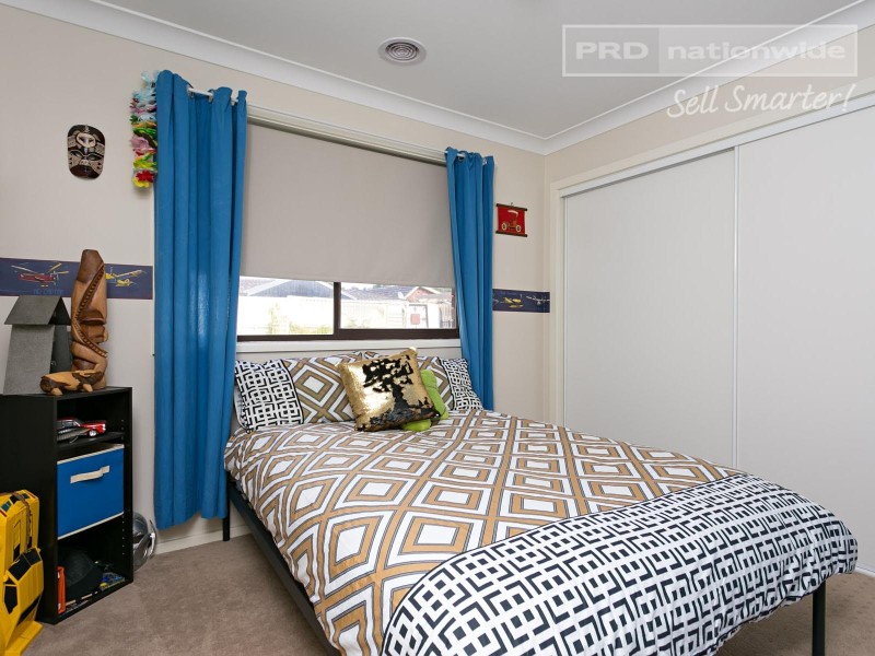 20 Lansdowne Avenue, Lake Albert NSW 2650