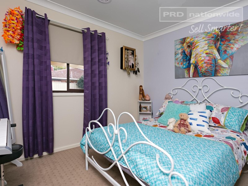 20 Lansdowne Avenue, Lake Albert NSW 2650