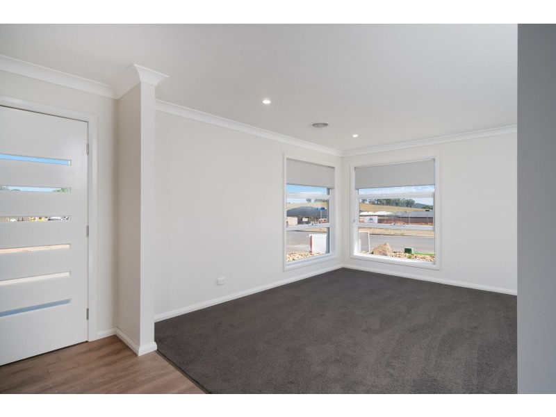 8 Thane Court, Lloyd NSW 2650