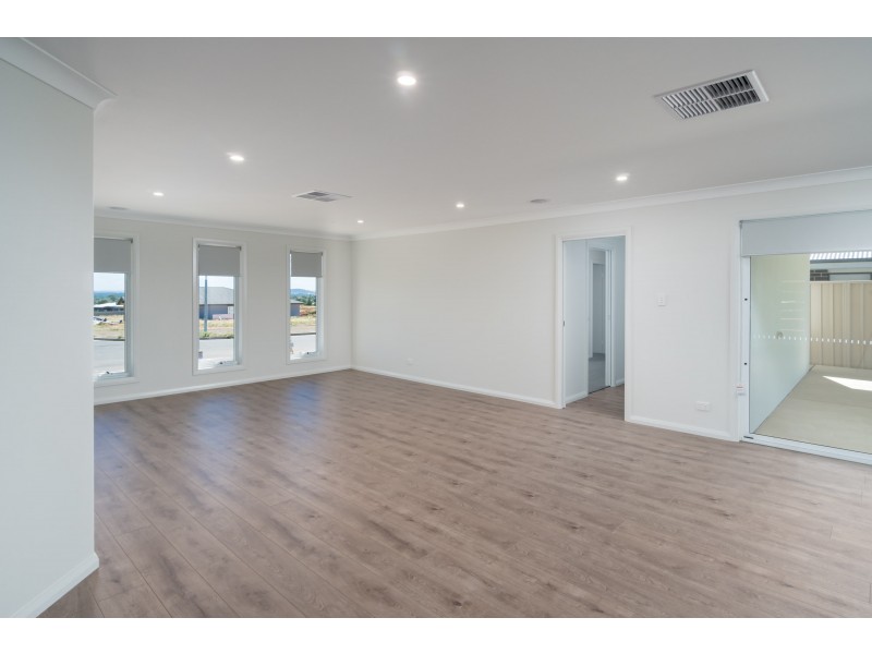 8 Thane Court, Lloyd NSW 2650