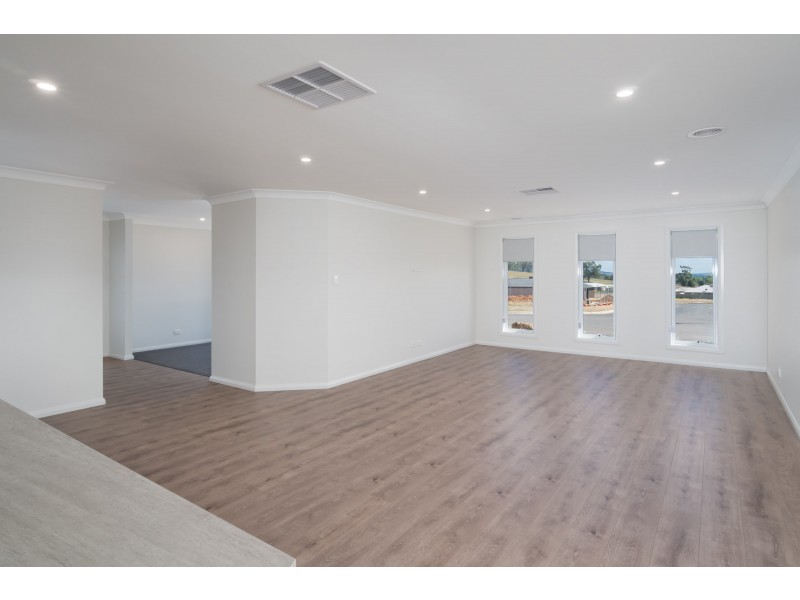 8 Thane Court, Lloyd NSW 2650