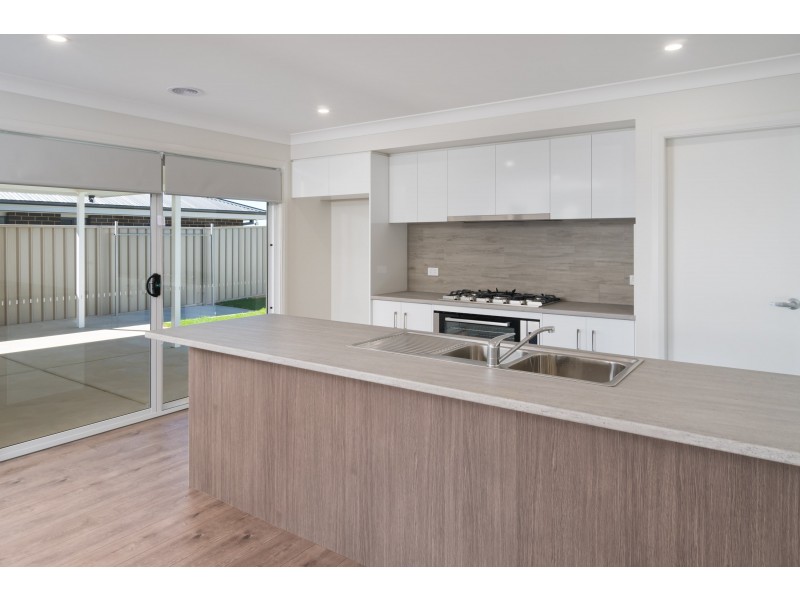 8 Thane Court, Lloyd NSW 2650