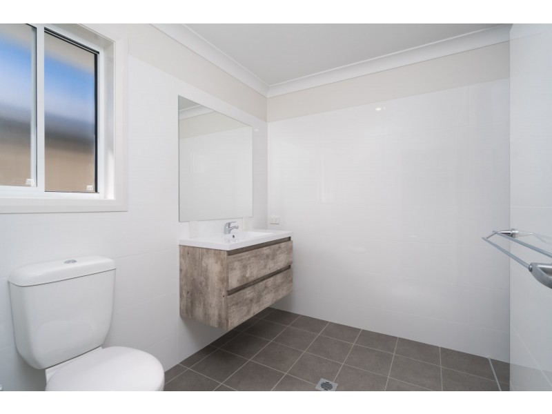 8 Thane Court, Lloyd NSW 2650