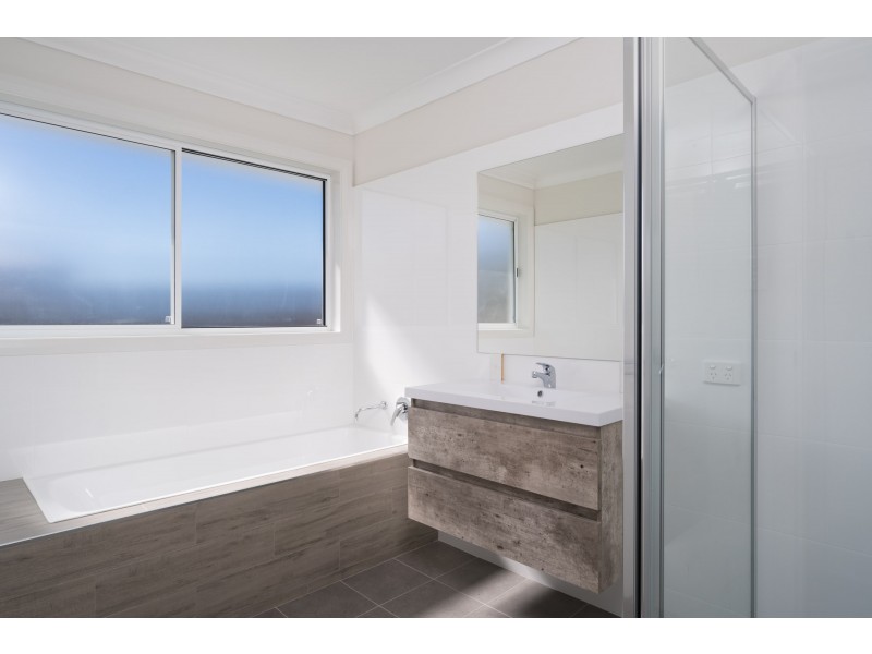 8 Thane Court, Lloyd NSW 2650