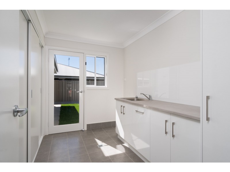 8 Thane Court, Lloyd NSW 2650