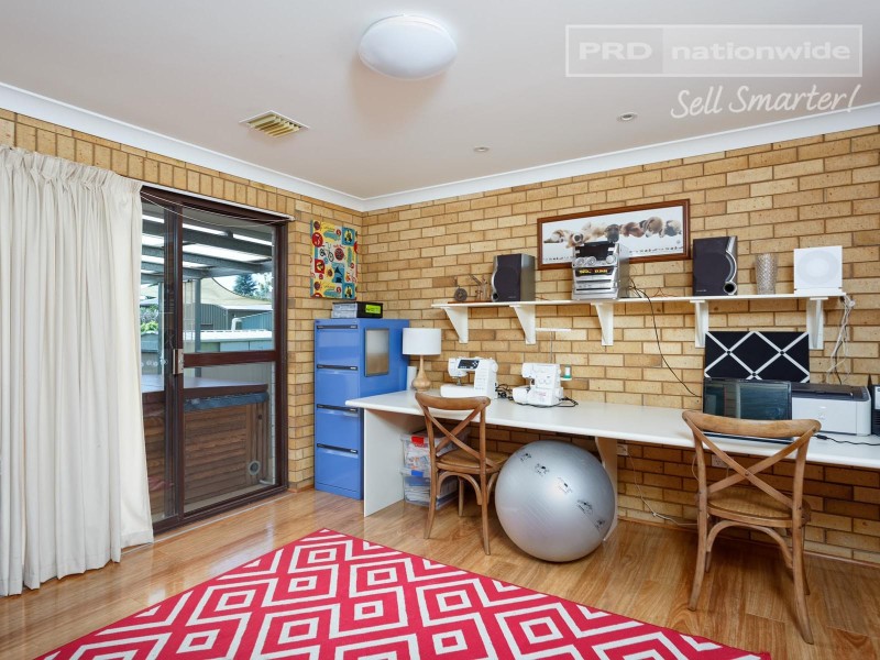 21 Truman Avenue, Tolland NSW 2650