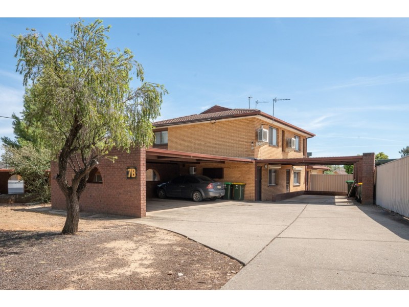 3/7B Henschke Avenue, Tolland NSW 2650