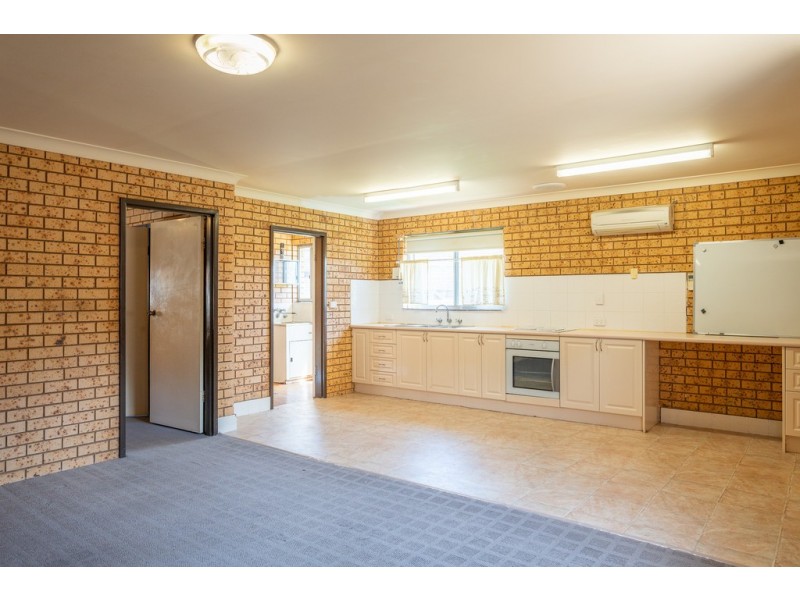 3/7B Henschke Avenue, Tolland NSW 2650