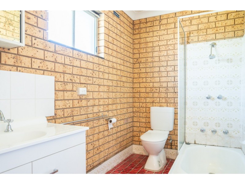 3/7B Henschke Avenue, Tolland NSW 2650