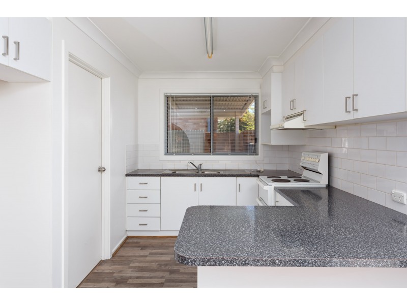 1/22 Balleroo Crescent, Glenfield Park NSW 2650