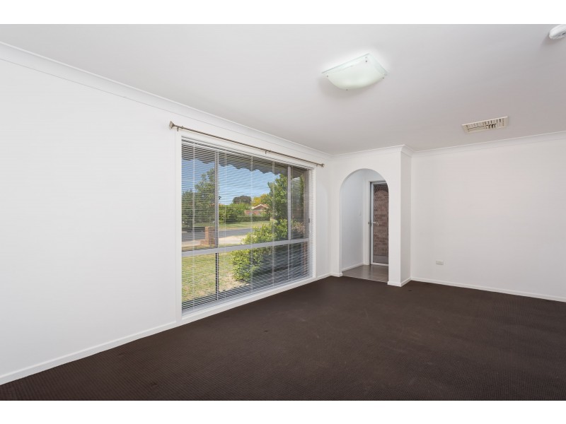1/22 Balleroo Crescent, Glenfield Park NSW 2650