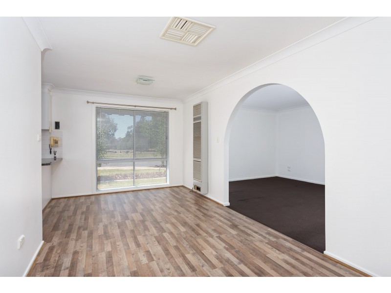 1/22 Balleroo Crescent, Glenfield Park NSW 2650