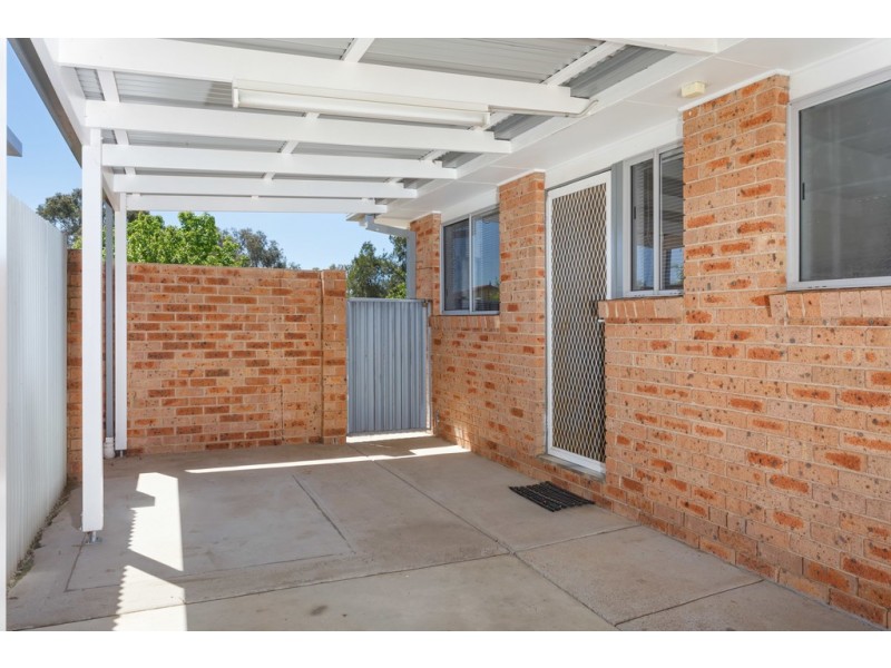 1/22 Balleroo Crescent, Glenfield Park NSW 2650