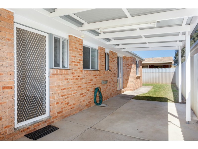 1/22 Balleroo Crescent, Glenfield Park NSW 2650