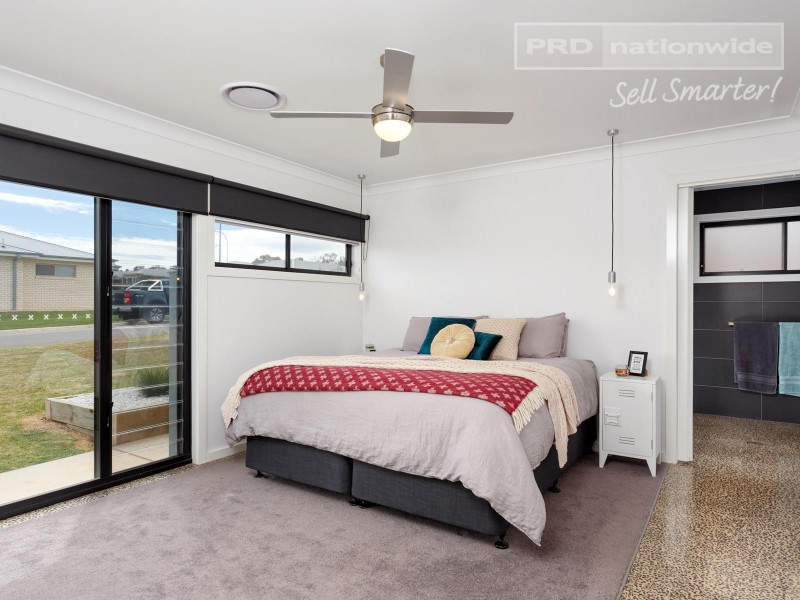 17 Barmedman Ave, Gobbagombalin NSW 2650