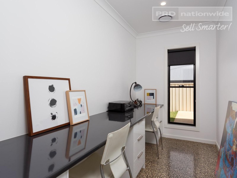 17 Barmedman Ave, Gobbagombalin NSW 2650