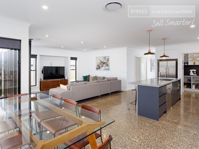 17 Barmedman Ave, Gobbagombalin NSW 2650