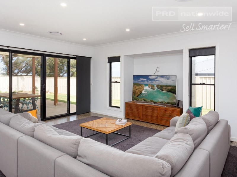 17 Barmedman Ave, Gobbagombalin NSW 2650