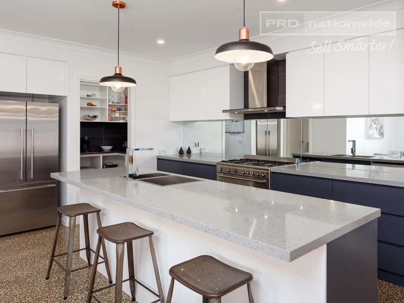 17 Barmedman Ave, Gobbagombalin NSW 2650